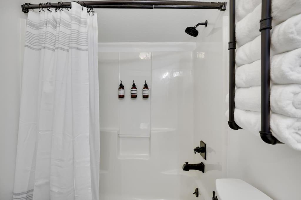 15 Min To Resorts, Dog Friendly, Cozy 3 Bedroom Game Area & Fire Pit